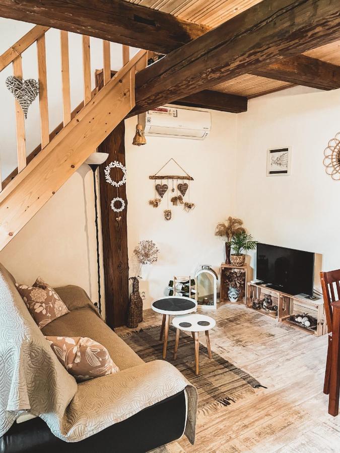 Rodinne Angelika Apartment